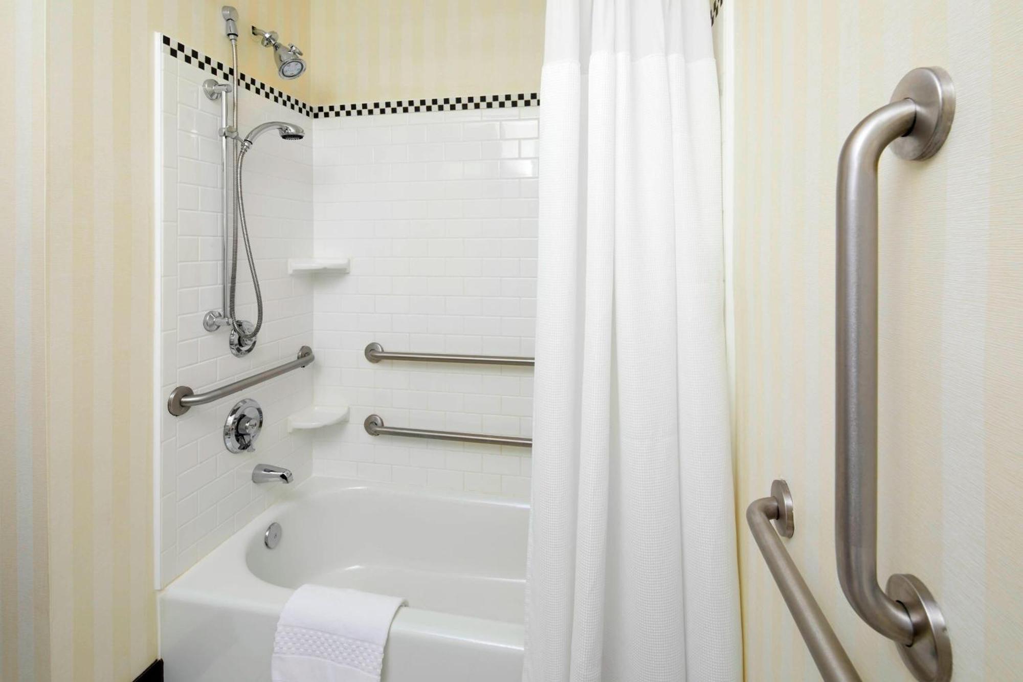 Fairfield Inn & Suites By Marriott Cumberland Dış mekan fotoğraf